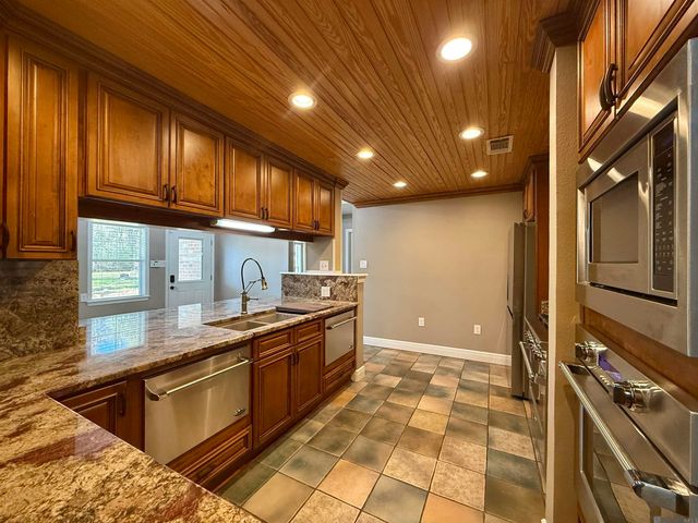 16706 Planchet Rd, Greenwell Springs, LA 70739