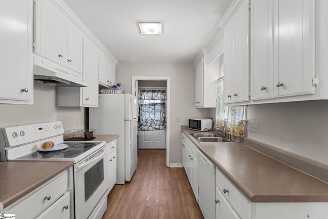 206 Oakland Avenue, Greer, SC 29650