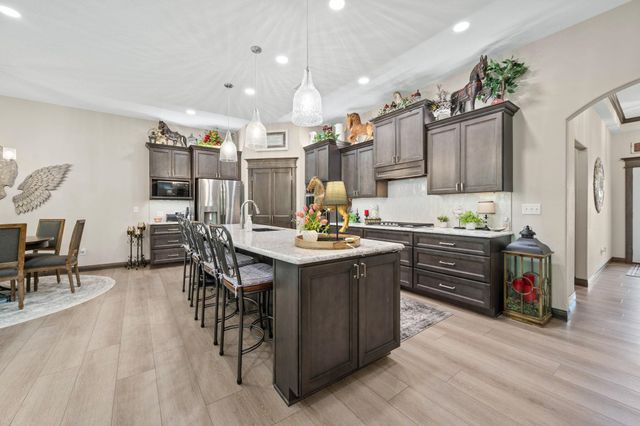 3629 N Lakeway Ct, Wichita, KS 67205