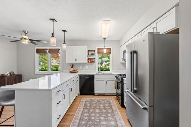 896 Sunrise Court, Stillwater, MN 55082