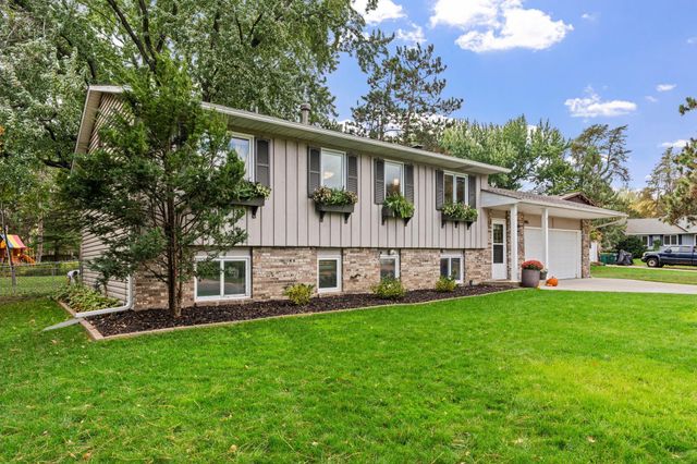 896 Sunrise Court, Stillwater, MN 55082