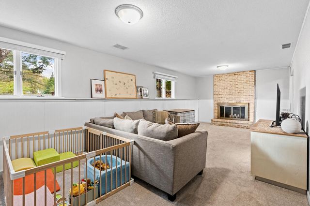 896 Sunrise Court, Stillwater, MN 55082