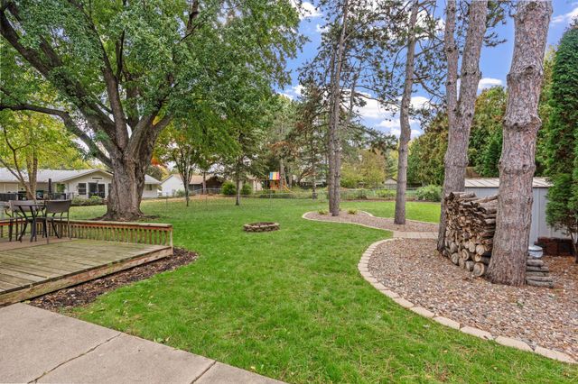 896 Sunrise Court, Stillwater, MN 55082