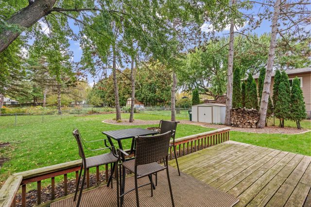 896 Sunrise Court, Stillwater, MN 55082