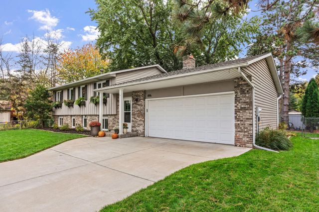 896 Sunrise Court, Stillwater, MN 55082