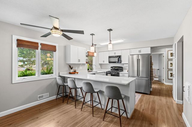 896 Sunrise Court, Stillwater, MN 55082