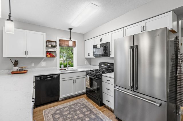 896 Sunrise Court, Stillwater, MN 55082
