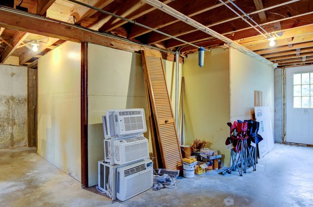 69 College Road, Wolfeboro, NH 03894