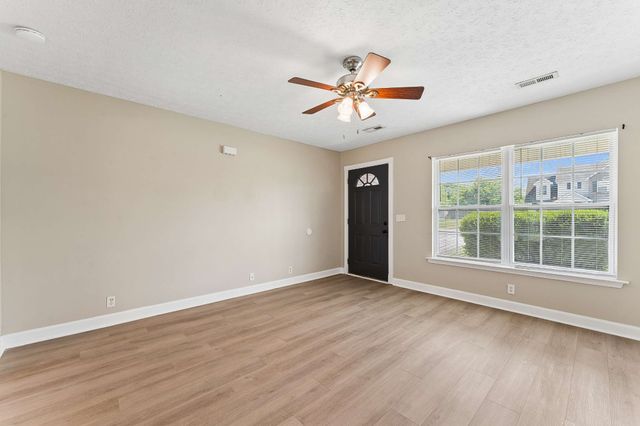 1405 Fall Pkwy, Murfreesboro, TN 37129