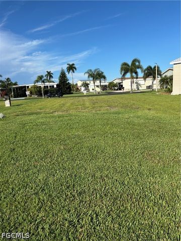 323 Shoreland DR, Fort Myers, FL 33905