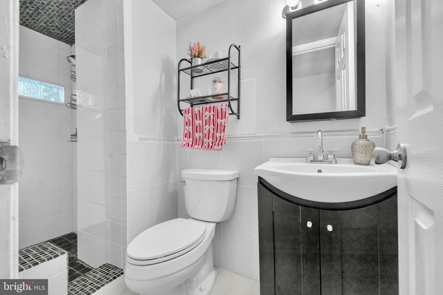 1 BETHAYRES CT, Derwood, MD 20855