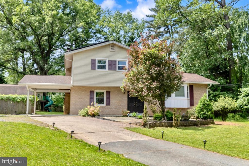 1 BETHAYRES CT, Derwood, MD 20855