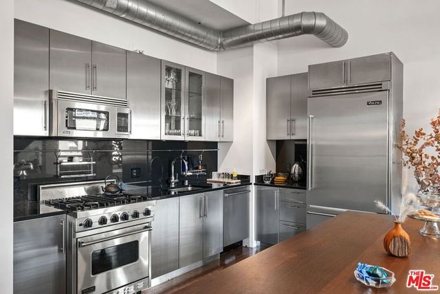 849 S Broadway 1210, Los Angeles, CA 90014