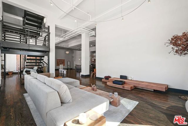 849 S Broadway 1210, Los Angeles, CA 90014