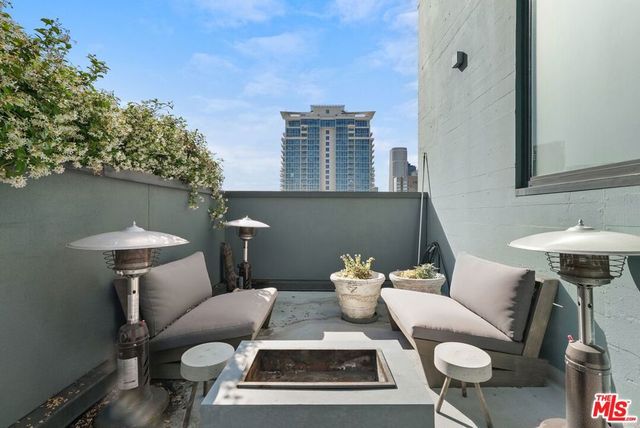 849 S Broadway 1210, Los Angeles, CA 90014