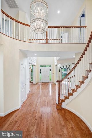 8261 ROSELAND DR, Fairfax Station, VA 22039