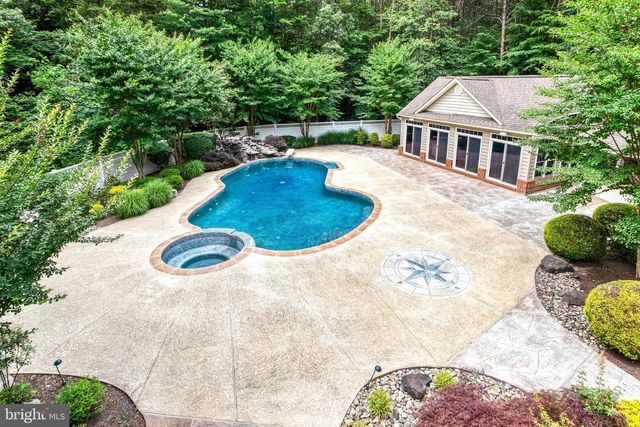 8261 ROSELAND DR, Fairfax Station, VA 22039