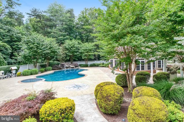 8261 ROSELAND DR, Fairfax Station, VA 22039
