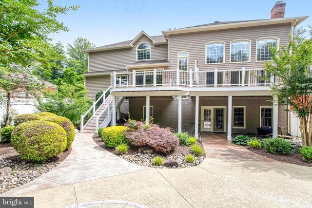 8261 ROSELAND DR, Fairfax Station, VA 22039