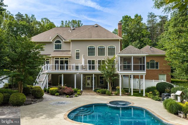 8261 ROSELAND DR, Fairfax Station, VA 22039