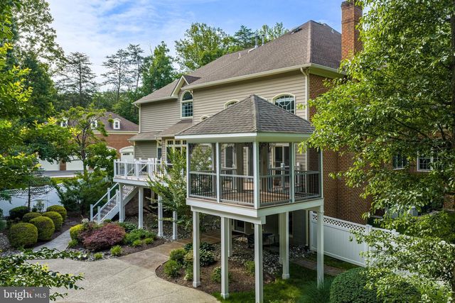 8261 ROSELAND DR, Fairfax Station, VA 22039