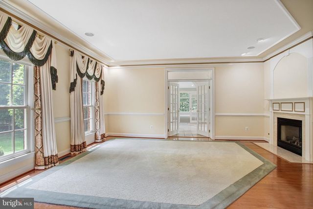 8261 ROSELAND DR, Fairfax Station, VA 22039