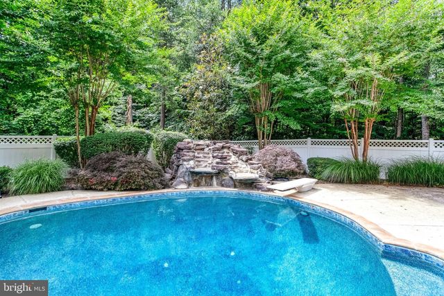 8261 ROSELAND DR, Fairfax Station, VA 22039