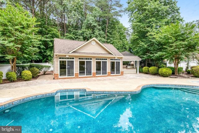 8261 ROSELAND DR, Fairfax Station, VA 22039