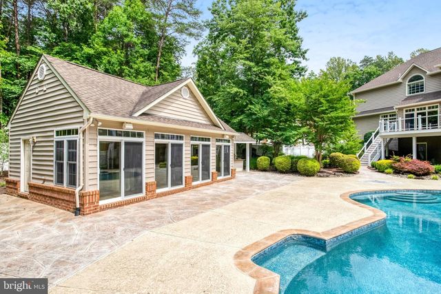 8261 ROSELAND DR, Fairfax Station, VA 22039
