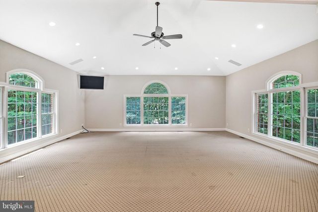8261 ROSELAND DR, Fairfax Station, VA 22039