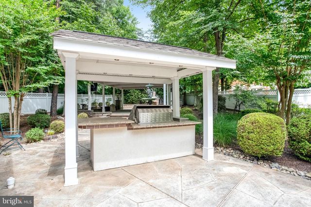 8261 ROSELAND DR, Fairfax Station, VA 22039