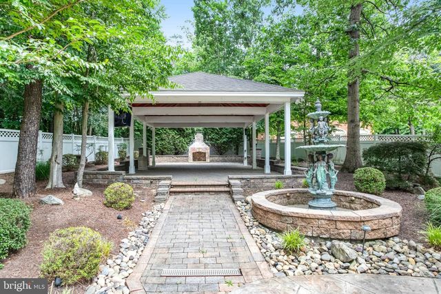 8261 ROSELAND DR, Fairfax Station, VA 22039