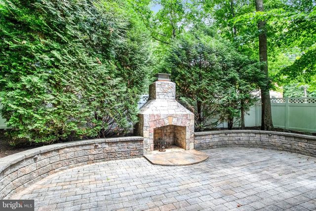 8261 ROSELAND DR, Fairfax Station, VA 22039