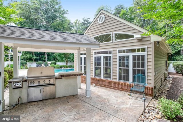 8261 ROSELAND DR, Fairfax Station, VA 22039