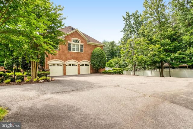 8261 ROSELAND DR, Fairfax Station, VA 22039