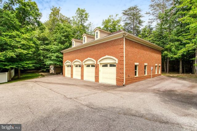 8261 ROSELAND DR, Fairfax Station, VA 22039