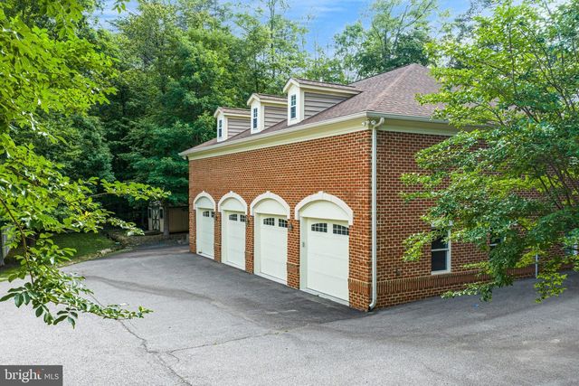 8261 ROSELAND DR, Fairfax Station, VA 22039