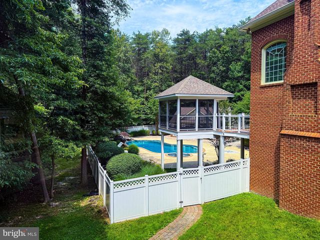 8261 ROSELAND DR, Fairfax Station, VA 22039