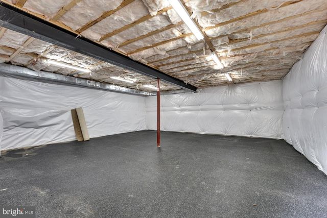 8261 ROSELAND DR, Fairfax Station, VA 22039
