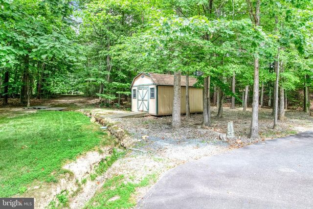 8261 ROSELAND DR, Fairfax Station, VA 22039