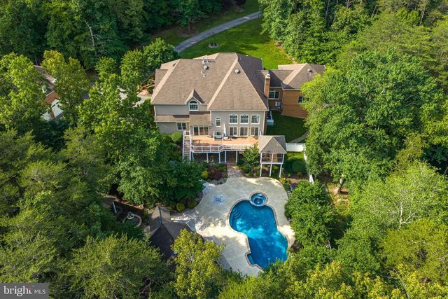8261 ROSELAND DR, Fairfax Station, VA 22039