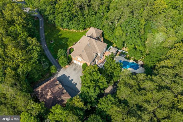 8261 ROSELAND DR, Fairfax Station, VA 22039