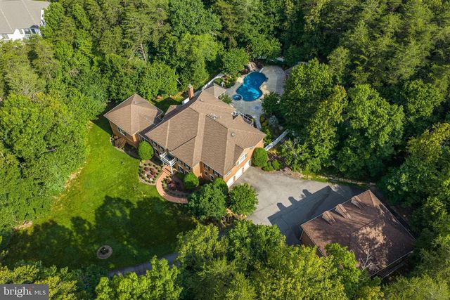 8261 ROSELAND DR, Fairfax Station, VA 22039