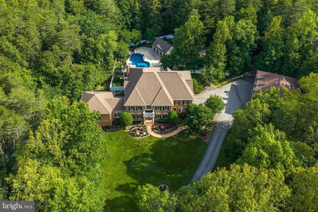 8261 ROSELAND DR, Fairfax Station, VA 22039