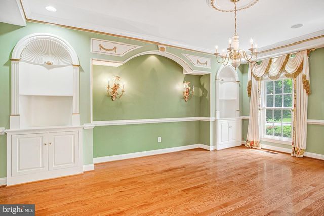 8261 ROSELAND DR, Fairfax Station, VA 22039