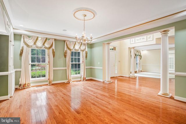 8261 ROSELAND DR, Fairfax Station, VA 22039