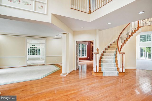 8261 ROSELAND DR, Fairfax Station, VA 22039