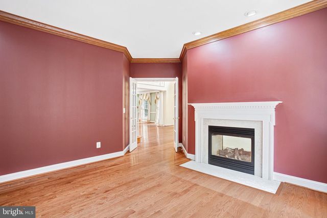 8261 ROSELAND DR, Fairfax Station, VA 22039