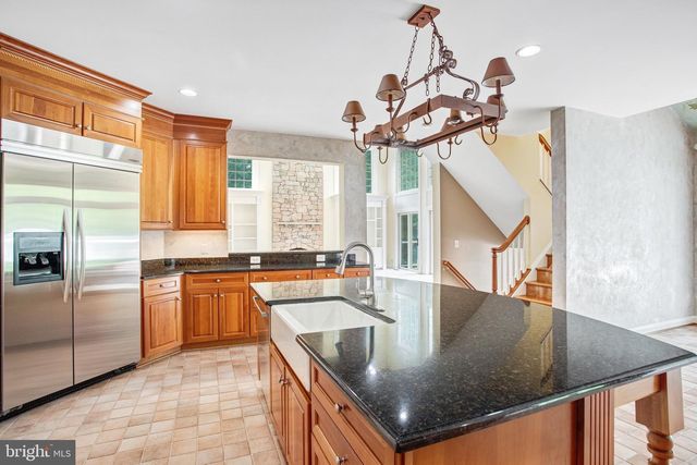 8261 ROSELAND DR, Fairfax Station, VA 22039