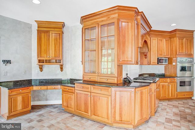 8261 ROSELAND DR, Fairfax Station, VA 22039